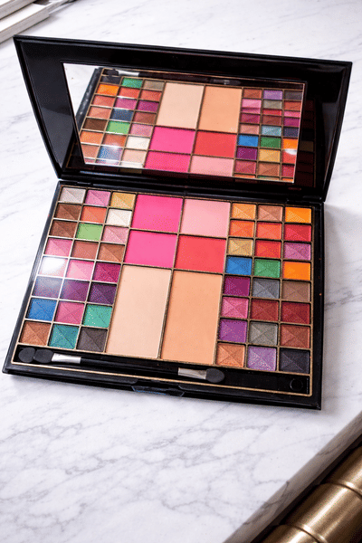 Buy Ocean Beauty Gorgeous me Eyeshadow Tray -63 Stunning Shades (Multicolor) on EMI